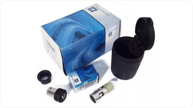 Kit para fumadores de la línea de accesorios originales, que incluye cenicero y encendedor para el interior de la SUV Chevrolet Trailblazer en Argentina.