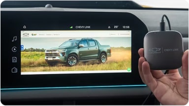 Pantalla central mostrando la interfaz del módulo de entretenimiento Chevy Link, ideal para disfrutar opciones multimedia en la SUV Chevrolet Trailblazer en Argentina.
