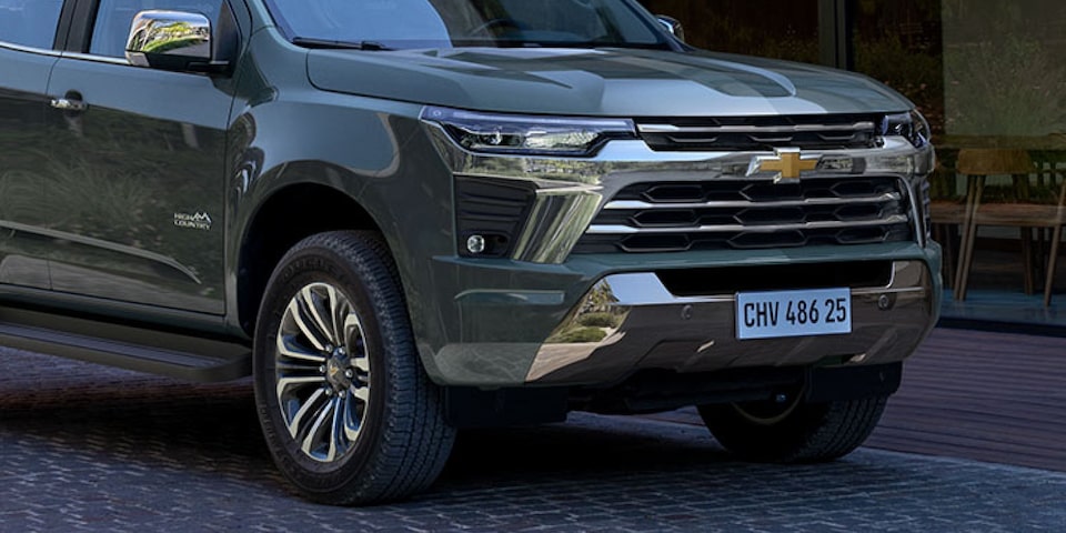 Vista frontal de la Chevrolet Trailblazer destacando el nuevo frente.