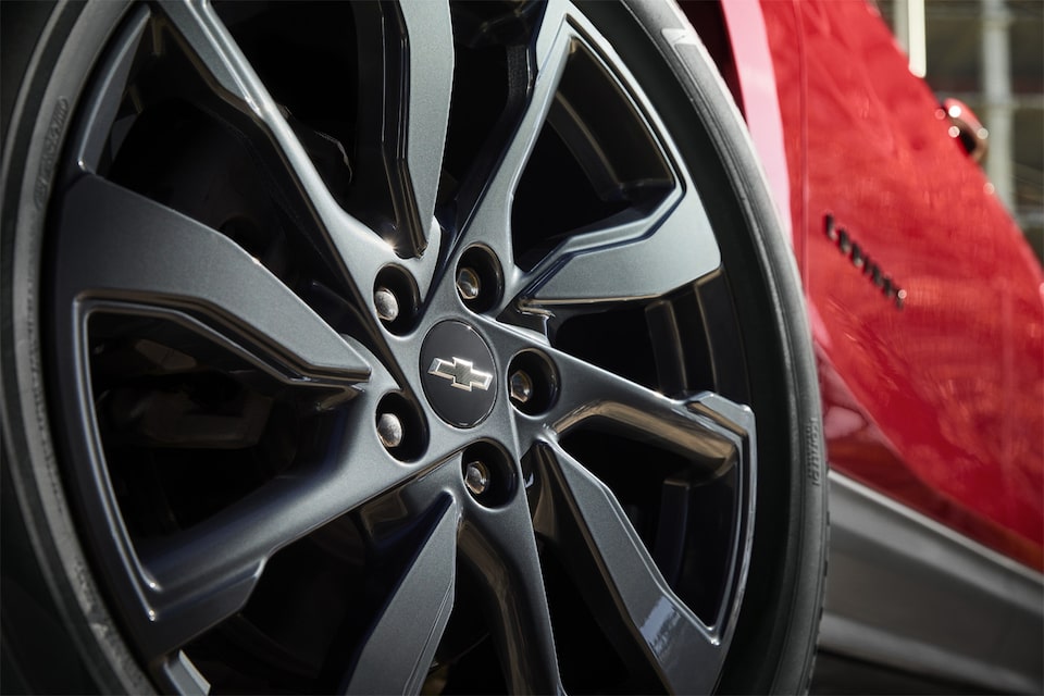Detalle de accesorios de llantas para la Chevrolet Equinox