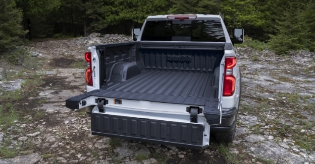 Vista de como la Caja Multi-Plex de la Chevrolet Silverado facilita su acceso.
