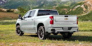 Chevrolet Silverado Z71 - detalle de parrilla y luces delanteras