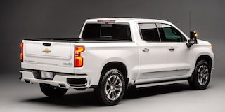 Chevrolet Silverado High Country - vista en subida Offroad