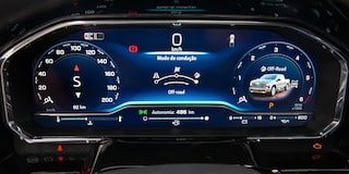 Chevrolet Silverado High Country - vista detenida en el campo