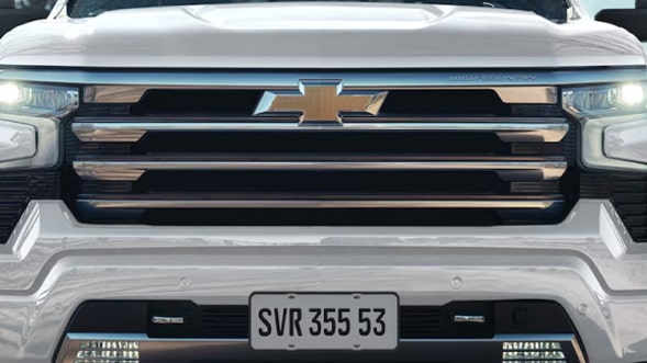 Vista en detalle de la parrilla activa de la Chevrolet Silverado.