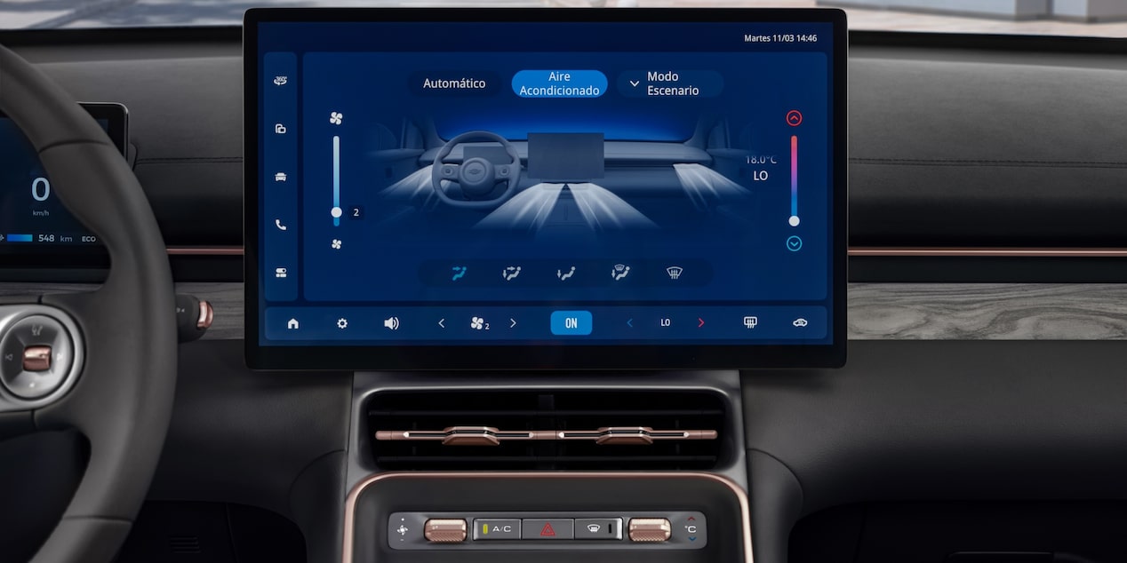 Primer plano de la pantalla digital central de la Chevrolet Captiva PHEV.