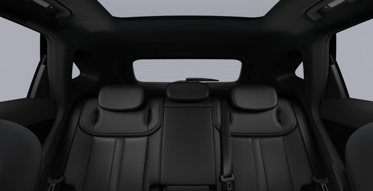 Vista de los asientos traseros de la Chevrolet Captiva PHEV en color jet black.