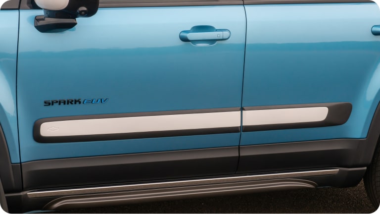 Molduras de puerta en varios colores para el Chevrolet Spark EUV.