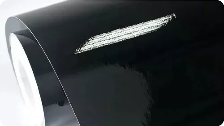 Rollo de película negra de alto brillo para el Chevrolet Spark EUV.