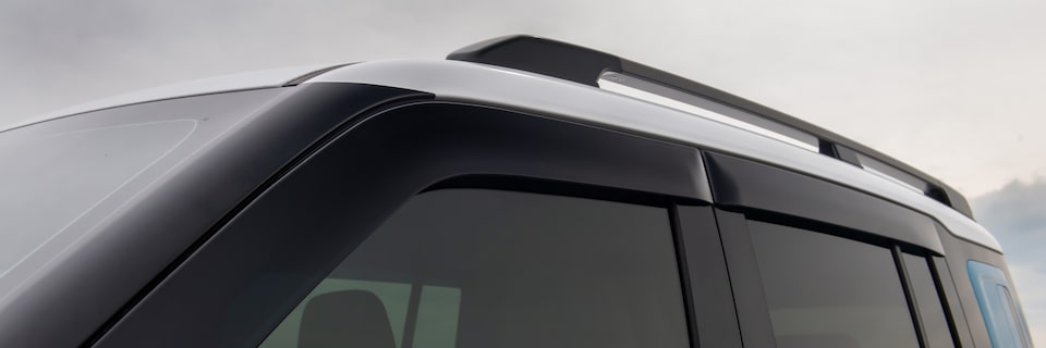 Vista en detalle del protector para la lluvia de la línea de accesorios originales para el Chevrolet Spark EUV.