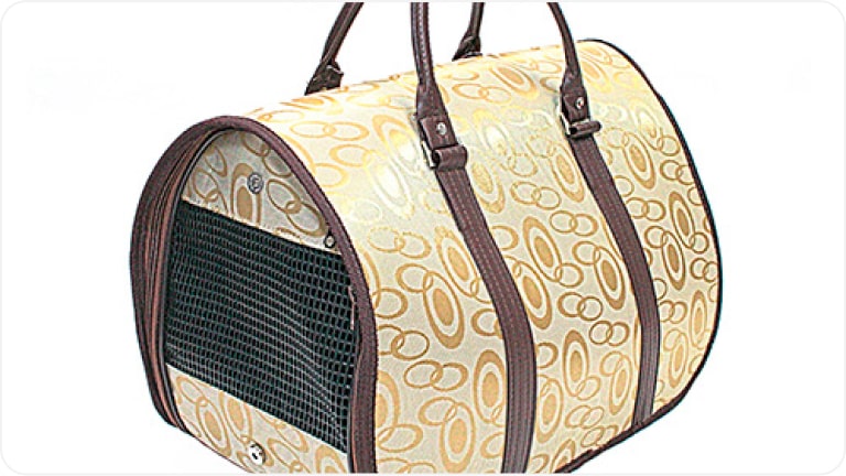 Bolsa elegante de transporte para mascotas del Chevrolet Spark EUV.