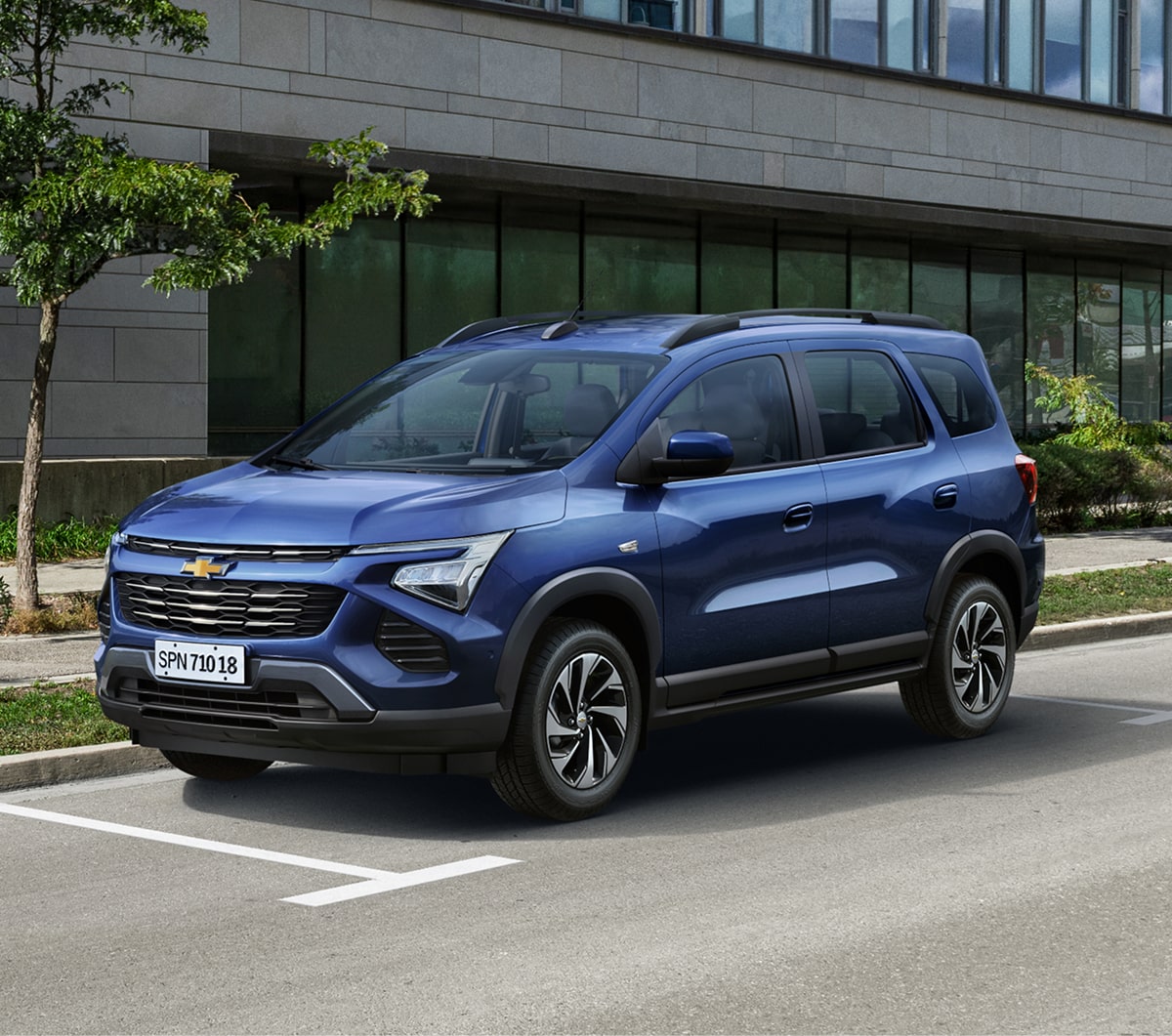 Chevrolet Spin azul, financiada en 84 cuotas con seguro bonificado al 50% los primeros 3 meses