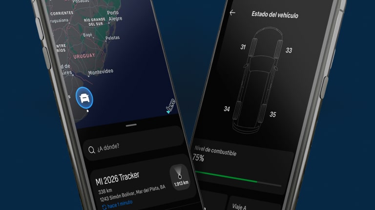 Imagen de dos smartphones, uno sobre otro, ambos con la app myChevrolet abierta, mostrando diferentes características.