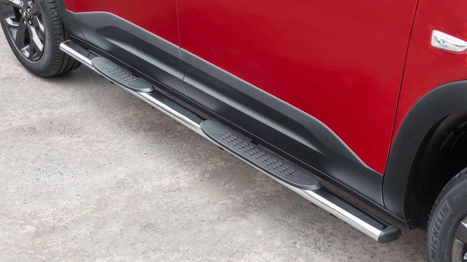 Agregá diseño moderno a tu pick up Chevrolet Montana con los estribos laterales tubulares cromados