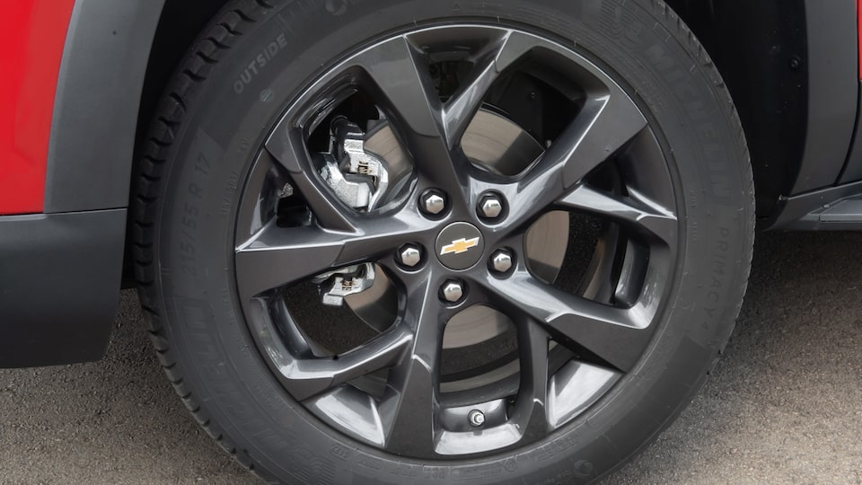 Dale un aspecto único a tu pickup Chevrolet Montana con las llantas de 16 carbon flash
