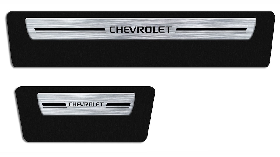 Protegé los zócalos tu pickup Chevrolet Montana con los protectores negros