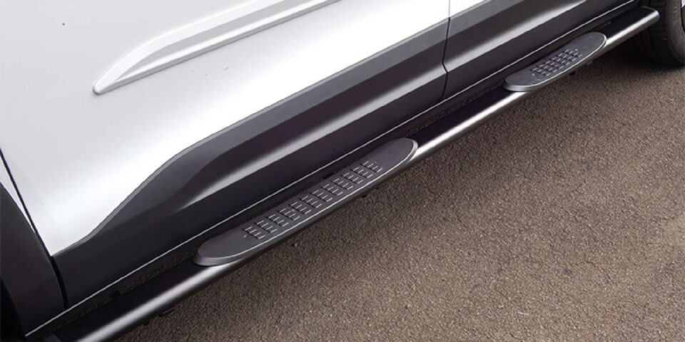Chevrolet Montana Estribos laterales negros 