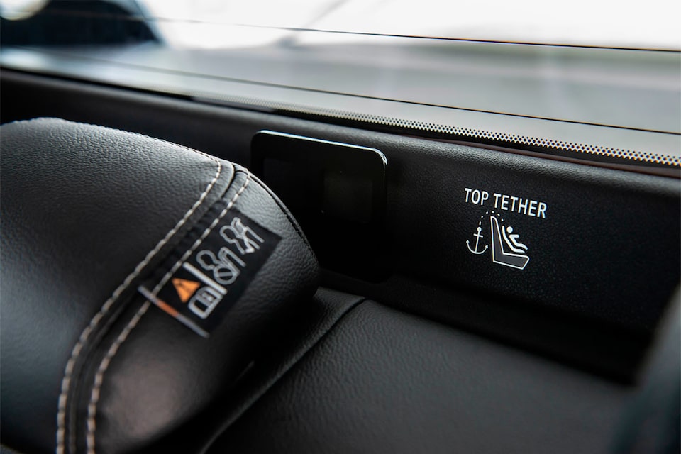 El nuevo Chevrolet Montana viene con luz de conducción diurna LED, sistema de monitoreo de presión de neumáticos y sistema ISOFIX y TOP TETHER.