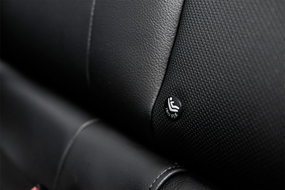 El nuevo Chevrolet Montana viene con luz de conducción diurna LED, sistema de monitoreo de presión de neumáticos y sistema ISOFIX y TOP TETHER.