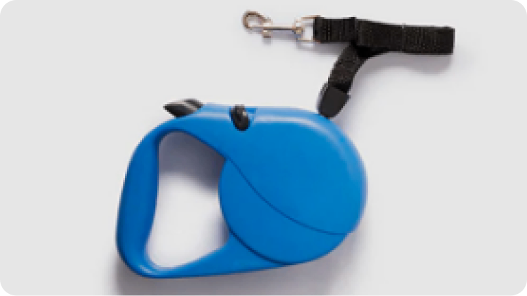 Accesorio correa retráctil para mascotas en color azul.