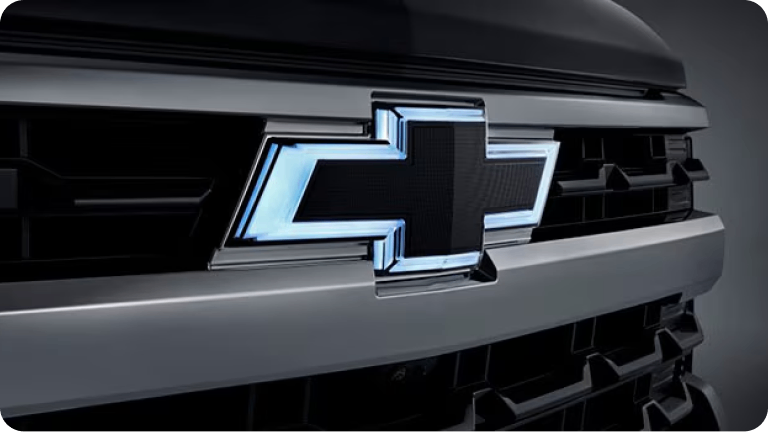 Imagen del emblema de Chevrolet iluminado.