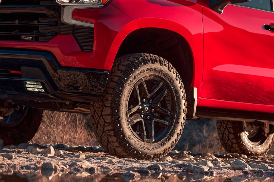 Chevrolet Silverado High Country - vista de la llanta delantera off-road