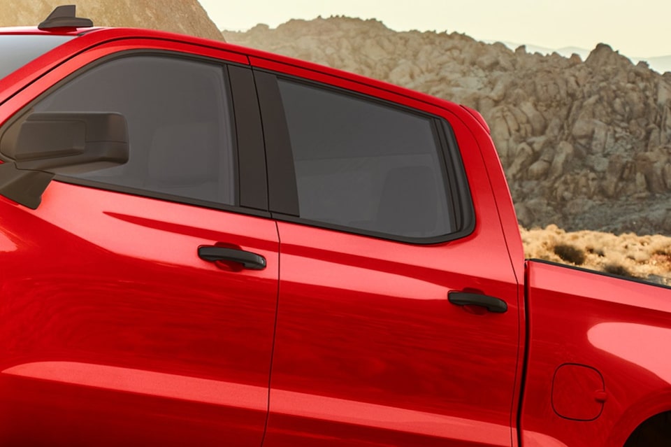 Chevrolet Silverado High Country - vista de la puertas laterales
