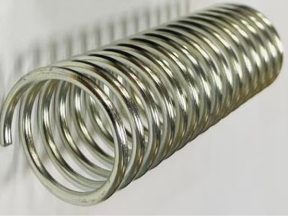 Resorte de traba del neumático de repuesto de la nueva Chevrolet Silverado. 