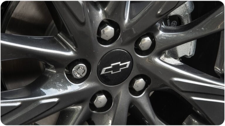 Tapa central de llanta en color Negro para la Chevrolet Montana.