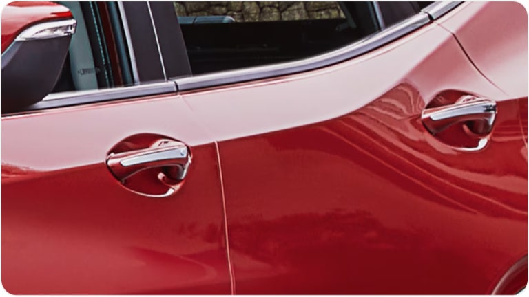 Juego de manijas de puerta con inserto cromado color rojo para la Chevrolet Montana.