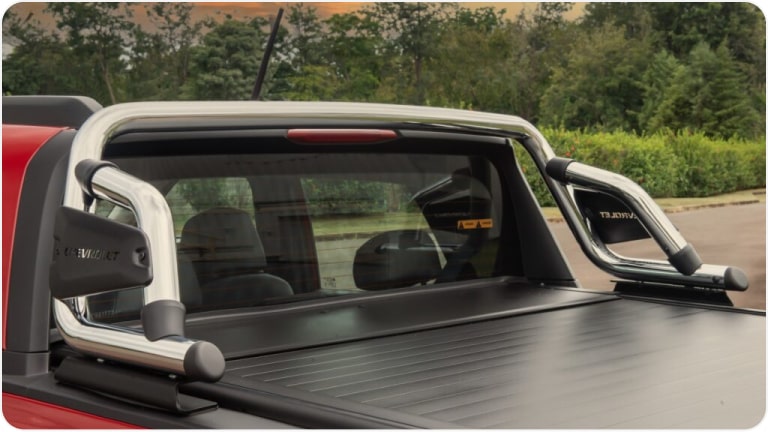 Detalle de la Barra San Antonio tubular cromada de la Chevrolet Montana.