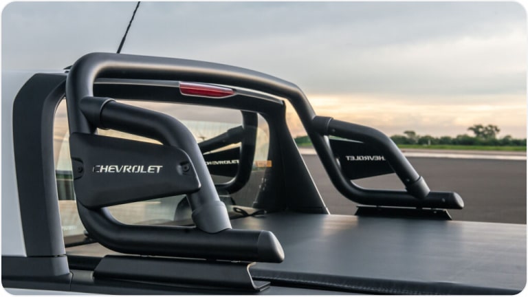 Detalle de la Barra San Antonio tubular de la Chevrolet Montana.