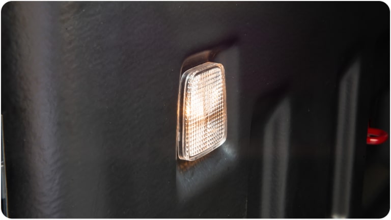 Iluminación para el revestimiento de la caja de la Chevrolet Montana.