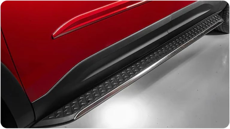 Iluminación exterior en el estribo lateral integrado para la Chevrolet Montana.