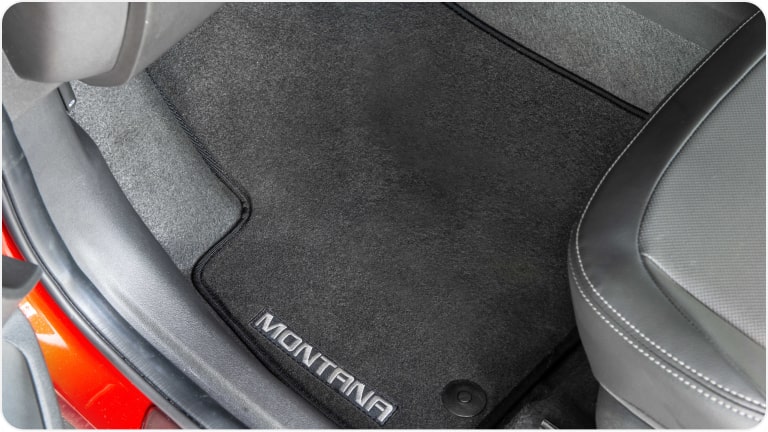 Juego de alfombras para cabina con el logotipo de la Chevrolet Montana.