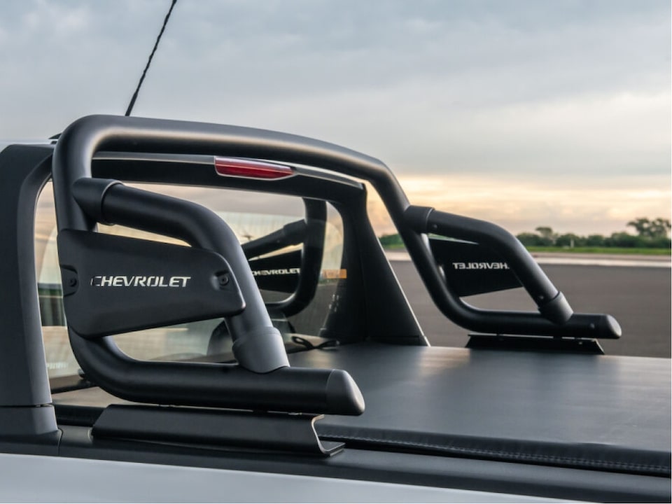Detalle de la Barra San Antonio tubular de la Chevrolet Montana.