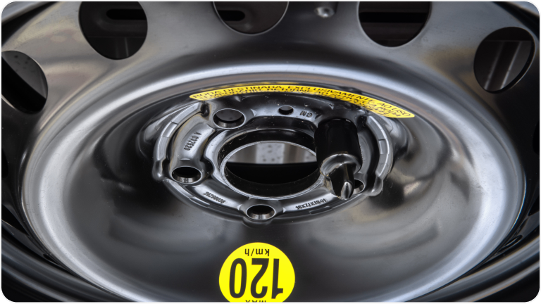 Kit de tuercas antirrobo de llanta de repuesto para la Chevrolet Montana.