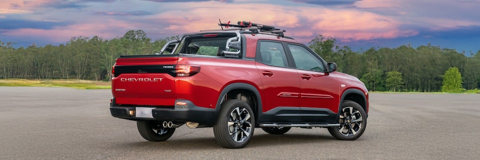 Vista trasera de la Chevrolet Montana con accesorios de carga.