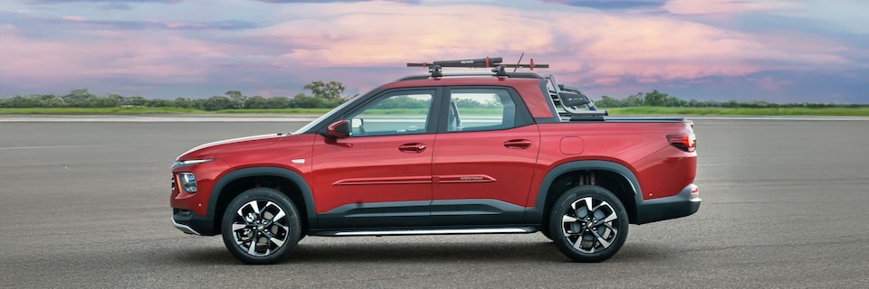 Lateral de la Chevrolet Montana en color Rojo Jinx.