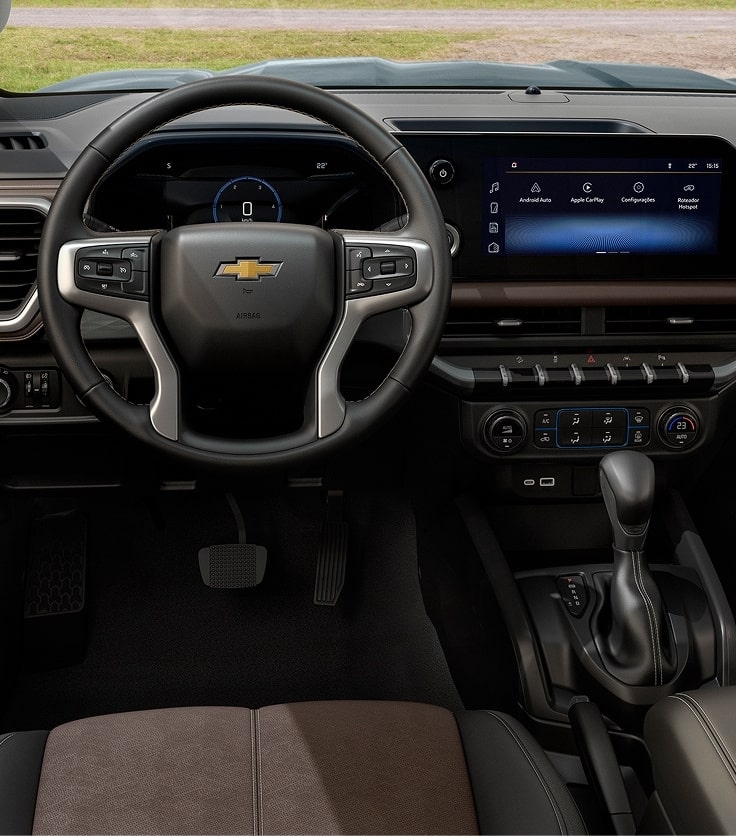 Interior de la Chevrolet S10 desde el asiento del conductor.