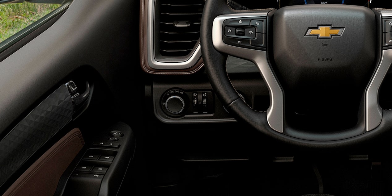 Controles en puerta, volante y tablero a bordo de la Chevrolet S10.