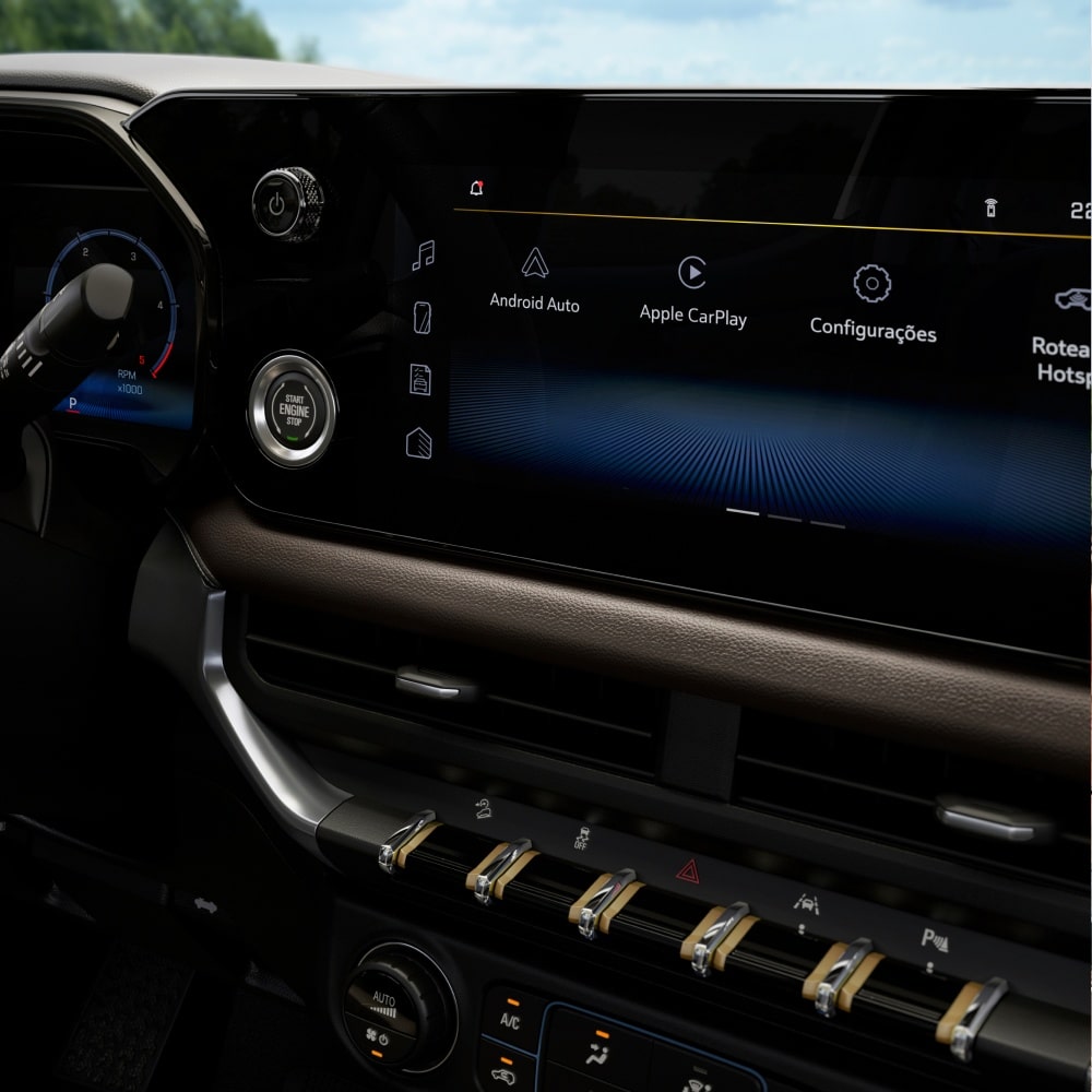 Detalle de la pantalla táctil de infoentretenimiento en el tablero de la Chevrolet S10 2027 en Argentina