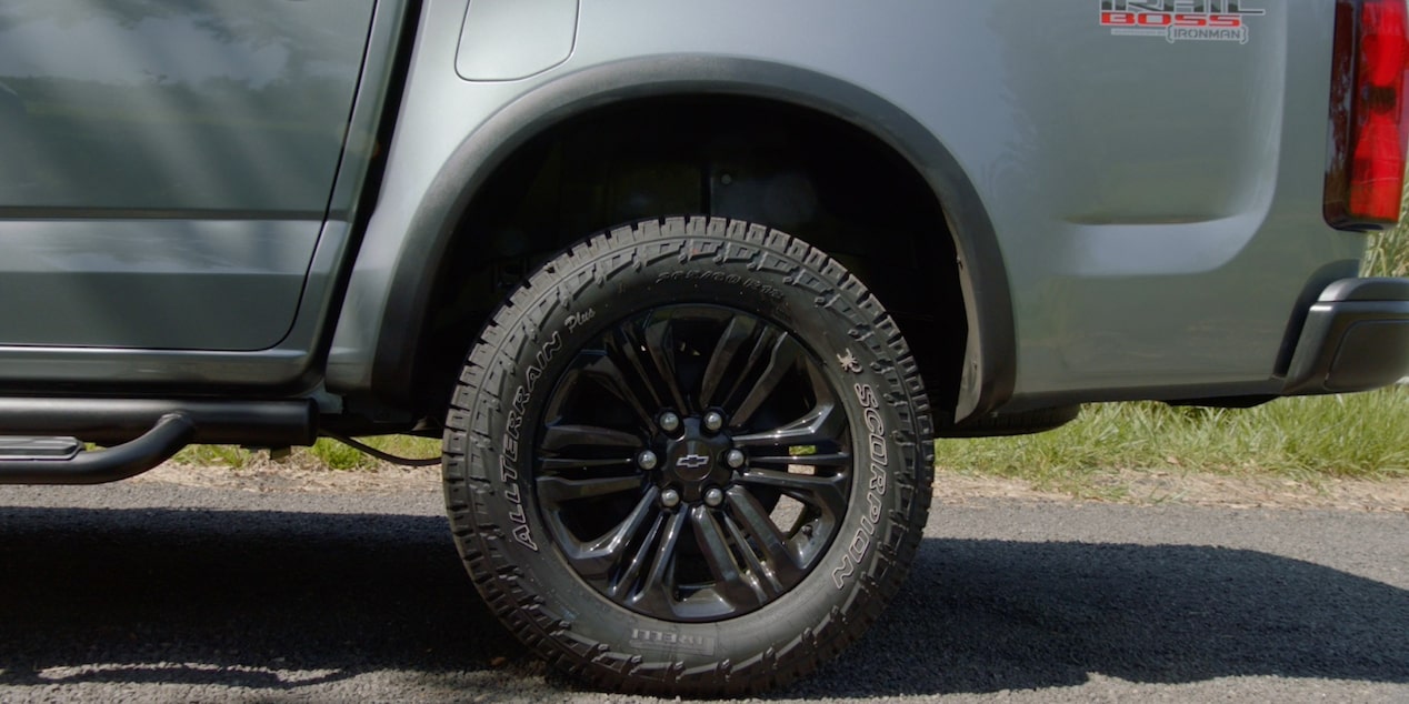 Vista en detalle de las llantas de aleación de 18 pulgadas de la Chevrolet S10 Trail Boss.