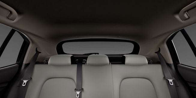 Plano interior del Chevrolet Sonic mostrando los asientos traseros.