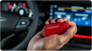 Funda de Silicona para Llave de Presencia en color rojo y logo en blanco.