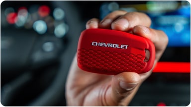 Funda roja de silicona para llave de presencia del Chevrolet Sonic.
