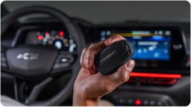Funda de Silicona para Llave de Presencia en color negro y logo en blanco para el Chevrolet Sonic.