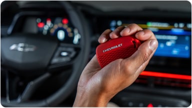 Funda de Silicona para Llave de Presencia en color rojo y logo en blanco para el Chevrolet Sonic.