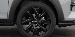 Primer plano de una de las ruedas del Chevrolet Sonic.