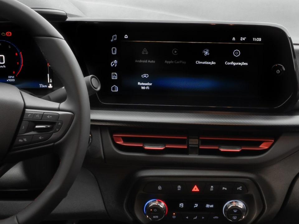 Primer plano del aire acondicionado y la pantalla central digital del Chevrolet Sonic.